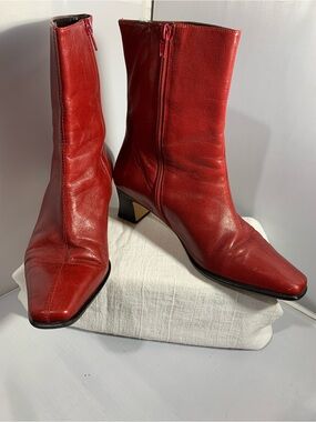 Vtg Crimson Etienne Aigner Camera leather Square Toe boots Zipper Heels Sz 8.5W